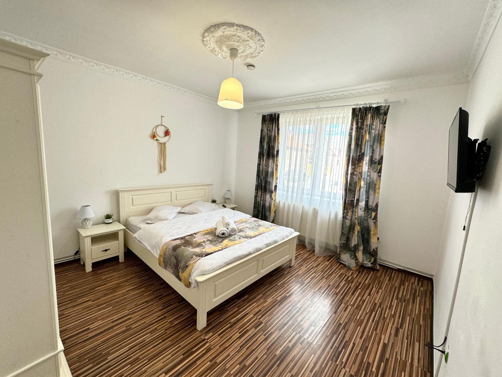 Flh - Mira Apartments Sibiu Bagian luar foto