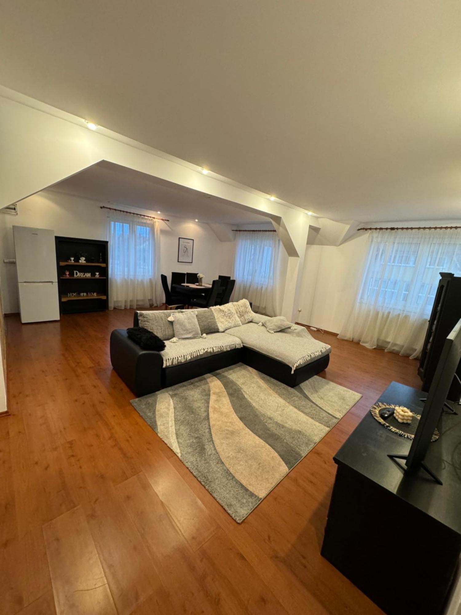 Flh - Mira Apartments Sibiu Bagian luar foto